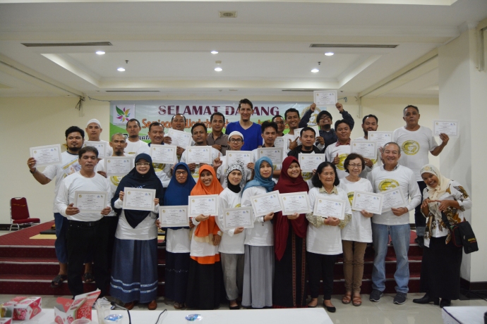 Foto bersama Penyerahan Sertifikat di Seminar Dan Workshop Yumeiho Indonesia.
