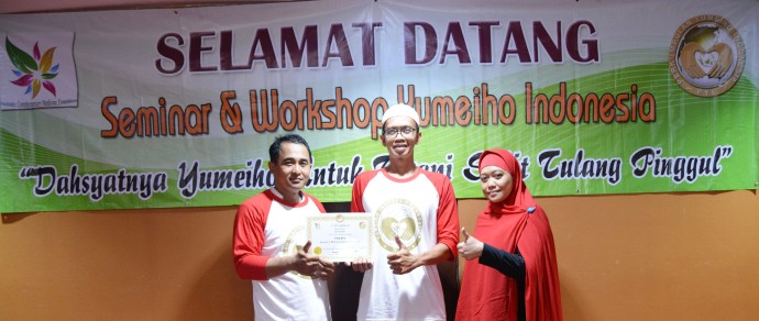 Penyerahan Sertifikat di Seminar & Workshop Yumeiho di Tangerang Selatan