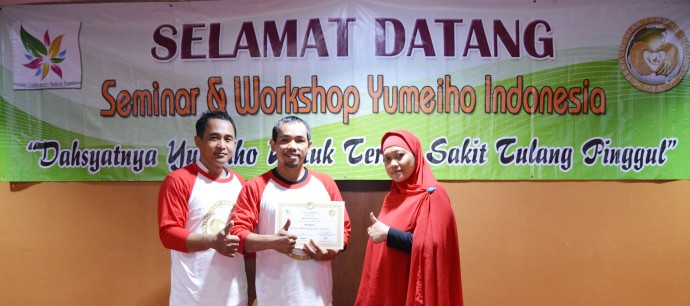 Penyerahan Sertifikat di Seminar & Workshop Yumeiho di Bandung