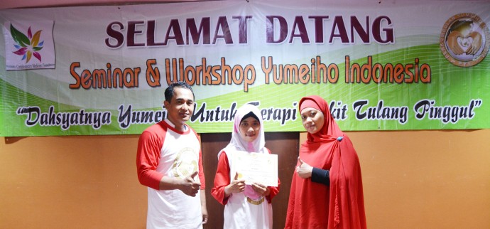 Penyerahan Sertifikat di Seminar & Workshop Yumeiho di Tangerang Selatan
